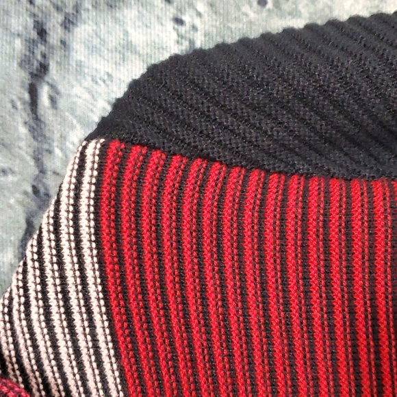 Skovhuus | Geometric Abstract Cowl Neck Black Red Pullover Tunic Sweater - Picture 5 of 11